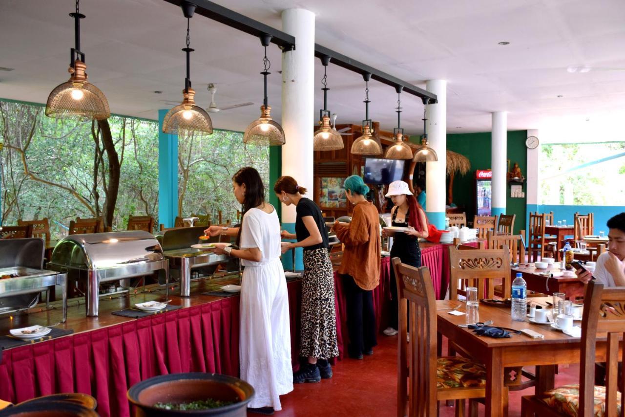 Hungry Lion Resort Sigiriya Buitenkant foto